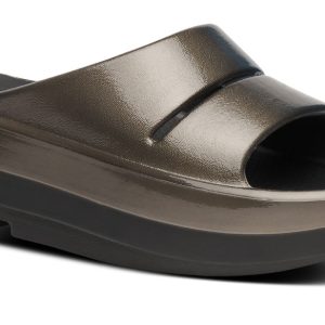 Women's OOmega OOahh Stacked Sandal - Titanium Mirror